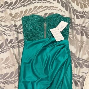 Elegant Teal Strapless Prom Dress